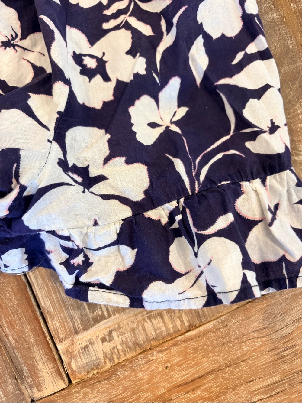 Velvet by Graham & Spencer Navy Floral Blouse Women’s Medium Peasant Top Boho - Picture 3 of 8